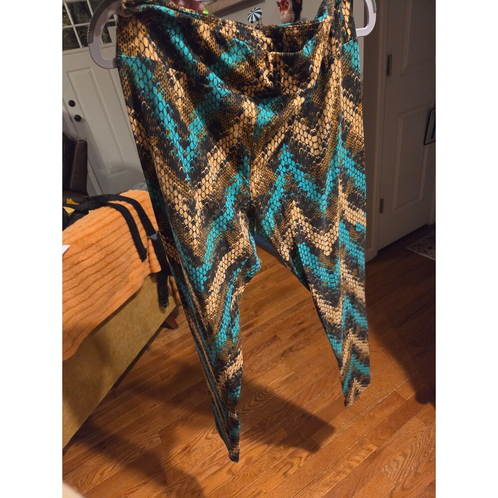 LuLaRoe Tall & Curvy Snakeskin Leggings